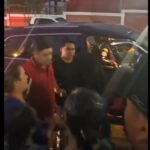 Habitantes de Boyé expulsan a la alcaldesa Astrid Ortega entre reclamos y gritos.
