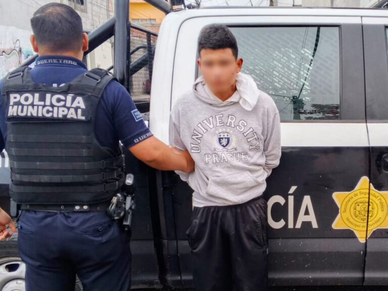 Aseguran en Querétaro a conductor relacionado con hecho delictivo; se negó a colaborar con la autoridad.