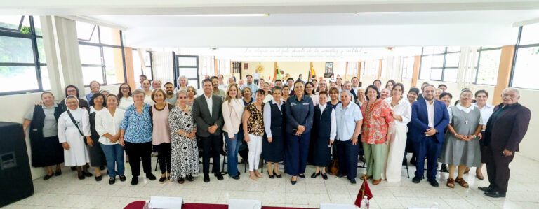 Analizan retos docentes y uso de celulares en escuelas