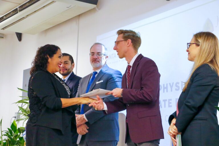 UP Santa Rosa y el Hospital Johns Hopkins certifican a comunidad universitaria en Terapia Física Ortopédica