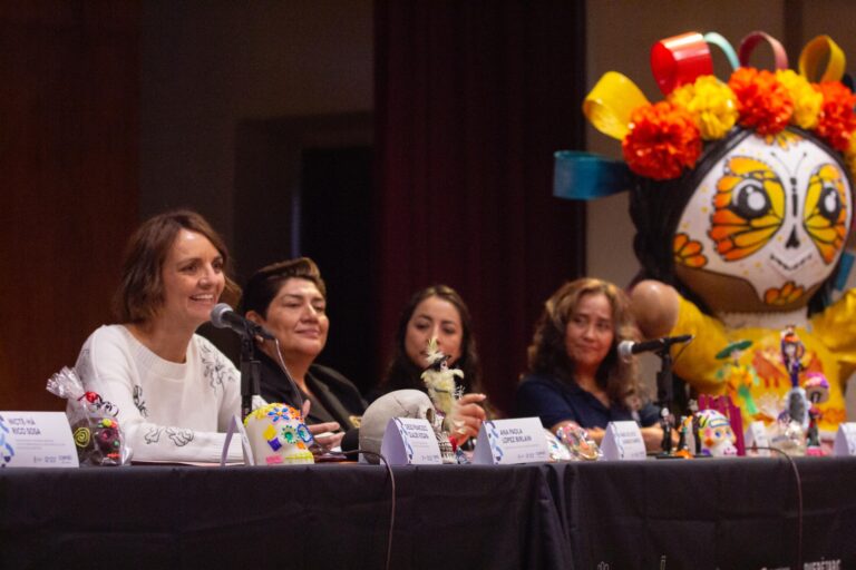 SECULT presenta la segunda edición del Mercadito de Día de Muertos «Ahí vienen nuestros muertos» en el CEART